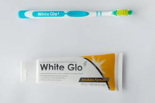 Vista 4 de White Glo Pasta dental blanqueadora Smokers Formula (3.4 fl oz)