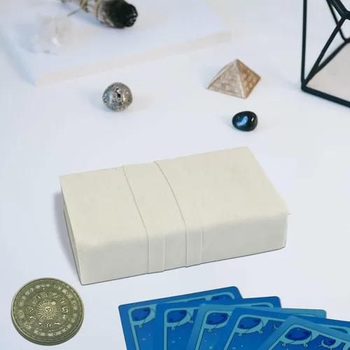 Vista 4 de Knana 3 piezas Soporte para cartas de Tarot, Bolso de Terciopelo para Tarot, Accesorios de Tarot - Blanco y Gris