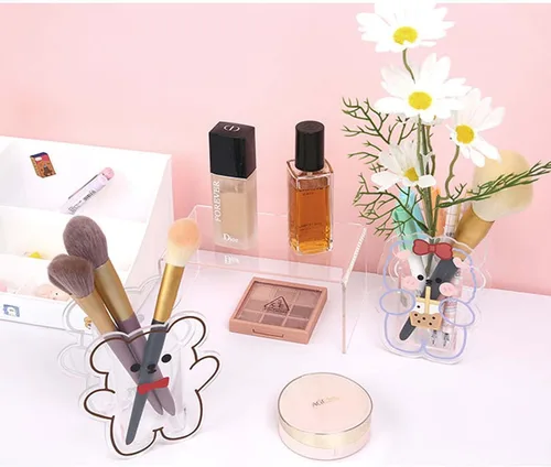 Vista 3 de Soporte acrílico Kawaii para bolígrafo, lindo soporte de escritorio de dibujos animados Kawaii organizador de brochas de maquillaje adecuado