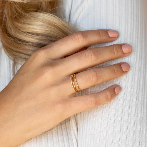 Vista 4 de Moodear Juego de 3 anillos finos y apilables, delicados anillos chapados en oro de 14 quilates con circonita cúbica para mujer, no se deslustra
