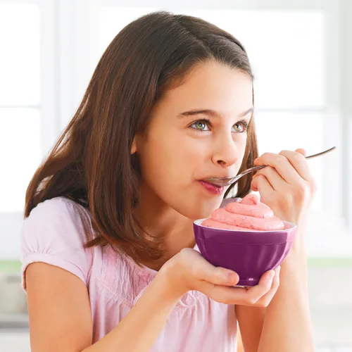 Vista 6 de Yonanas - Máquina clásica de helado de fruta congelada para golosinas veganas y sin lácteos saludables, máquina plateada de 200W con 36 recetas