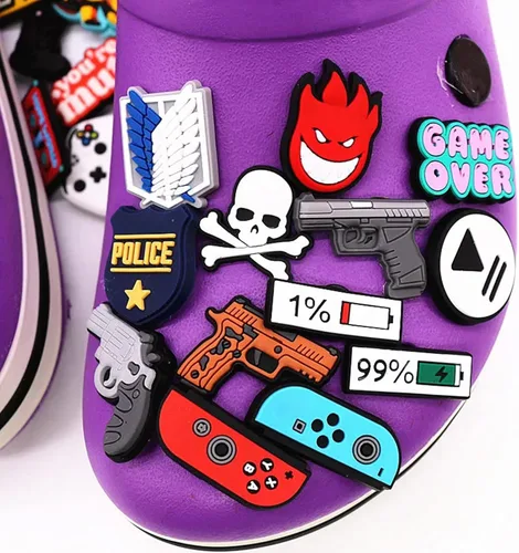 Vista 4 de 35 dijes de cocodrilo de juego para niñas, niños, adolescentes, adultos, pistola de juegos, yoga, fútbol, cocodrilo, accesorios de zapatos