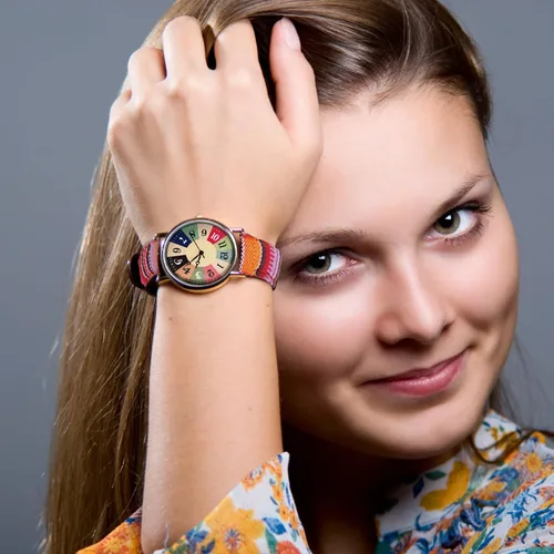 Vista 4 de Relojes para mujer - Boho Hippie para mujer, reloj arcoíris tejido de piel sintética