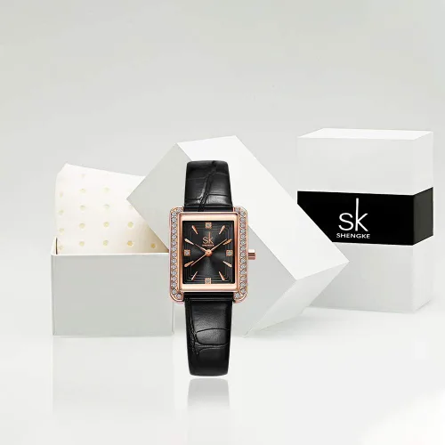 Vista 7 de SHENGKE Reloj rectangular para mujer con bisel decorado de cristal, reloj de pulsera cuadrado con forma de tanque clásico con esfera transparente