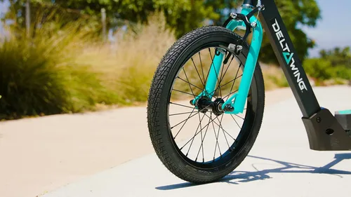 Vista 9 de Razor DeltaWing Scooter Negro/Verde menta, Talla única