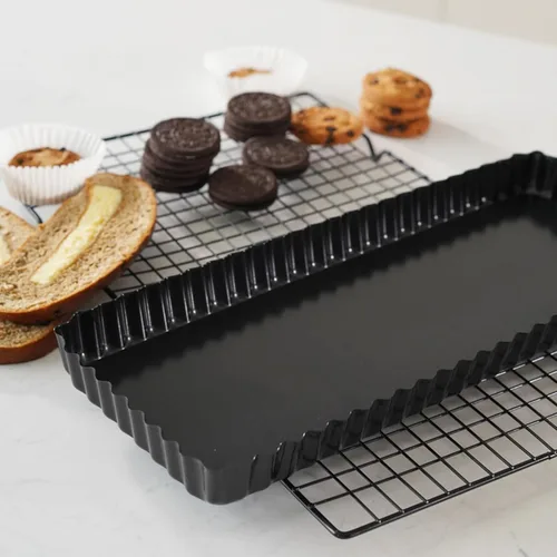 Vista 5 de Tosnail Paquete de 2 sartenes antiadherentes de 14 x 5.75 pulgadas con parte inferior extraíble rectangular para hornear pasteles