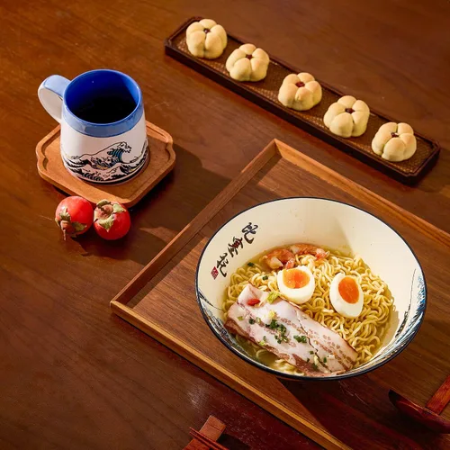Vista 6 de BICETTO Juego de cuencos japoneses para ramen con gran diseño de ola, cuencos de cerámica grandes de 60 onzas, cucharas, palillos para ramen, Pho