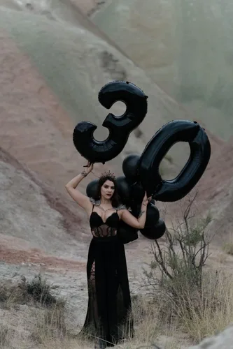 Vista 3 de Globo negro de 40 pulgadas con números del 0 al 9 (cero-nueve), globo de cumpleaños de gran tamaño, globo de helio de aluminio con números grandes