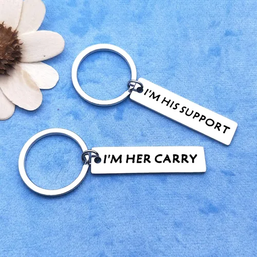 Vista 5 de Regalos para parejas, juego de llaveros para él y ella, regalo de San Valentín, regalo de San Valentín, llavero con texto en inglés "I'm Her Carry