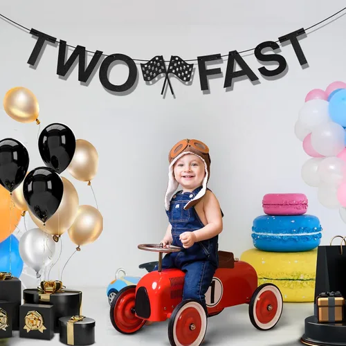 Vista 5 de Letrero con texto en inglés "Two Fast" Happy Birthday, suministros para fiestas temáticas, banderas a cuadros en blanco y negro, bandera de carreras