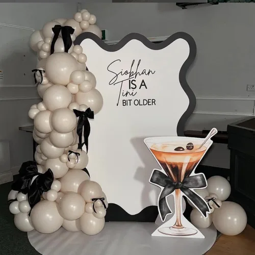 Vista 4 de Kit de Arco de Guirnalda de Globos A Tini Bit Older Martini, 146 Piezas de Globos Marrones Café Arena Blanco con Cinta de Lazo DIY para Niñas