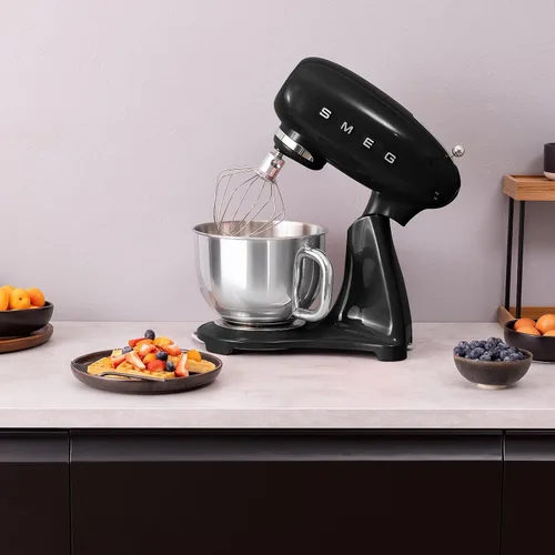 Vista 6 de SMEG SMF05 Forte - Batidora de pie de 5 cuartos con motor de 750 W, arranque suave y mezcla constante, batidor de borde flexible, 10 velocidades BLK
