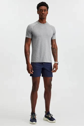 Vista 9 de Fabletics Camiseta The Training Day para hombre, rendimiento, correr, entrenamiento, gimnasio, transpirable, elástica en 4 direcciones