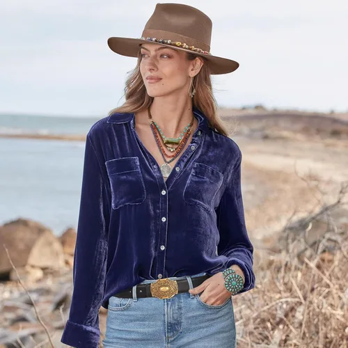 Vista 257 de Cinturón de cuero clásico con hebilla de metal para mujer con vestido de jeans