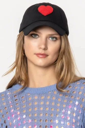 Vista 2 de ScarvesMe Gorra de béisbol envejecida con apliques de corazón para mujer