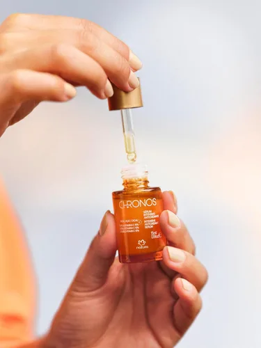 Vista 3 de natura - Chronos Suero Intensivo Antioxidante - Suero Iluminador 15% Vitamina C - Protege de la Oxidación con Inga, Açaí y Cacau - Estimula
