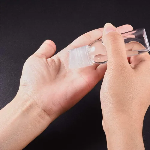 Vista 5 de BENECREAT Paquete de 24 botellas de plástico PET de 1 onza – Contenedores de viaje transparentes recargables con tapa de prensa para champú, loción