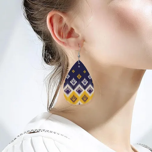 Vista 7 de Aretes de lágrima de cuero azul y amarillo para mujer, coloridos aretes colgantes ligeros de doble impresión para mujeres y niñas, joyería de moda