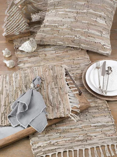 Vista 4 de Saro Lifestyle Camino de mesa Chindi de cuero, natural, 16" x 54