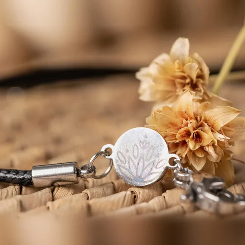 Vista 4 de Ayana Crystals - Collar de howlita pulida hecho a mano, dije de piedra de cristal de howlita, joyería llamativa para mujer, collar de piedras