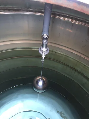 Vista 7 de Válvula de bola de flotador equilibrada de acero inoxidable 304, montaje en tanque, 100 Psi (3/4")