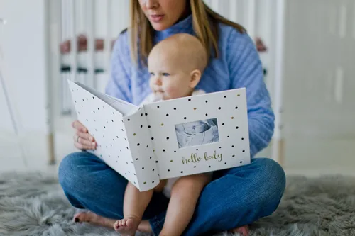 Vista 6 de Pearhead Hello Baby - Álbum de fotos para bebé, libro de recuerdos para nuevos y futuros padres, accesorio para bebé de género neutro, regalo ideal