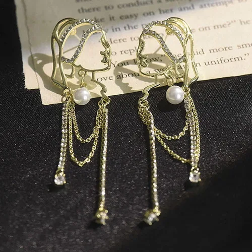 Vista 2 de Pendientes de perlas con borlas para mujer, aspecto dorado de niña con perlas, diseño único de moda, Zinc, Perla