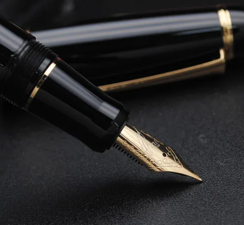 Vista 8 de Pluma estilográfica grande de metal, plumilla mediana de 0,7 mm, incluye convertidor de tinta y 5 cartuchos, acabado brillante pintado al piano Negro