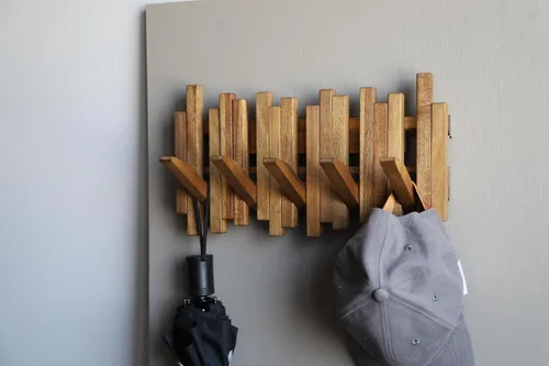 Vista 4 de Perchero de Piano de Madera Natural Montado en la Pared Perchero de Pared Gancho de Pared Abatible con 5 Ganchos Gancho de Pared para Entrada
