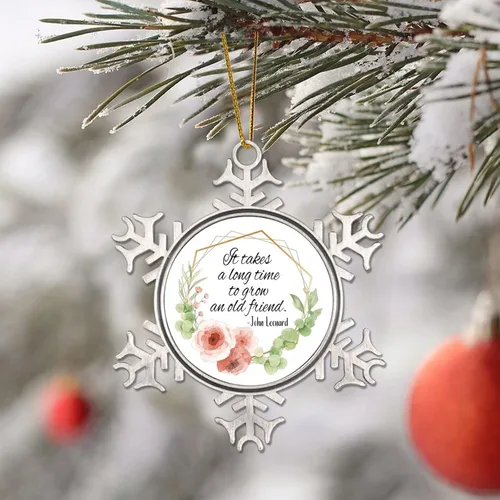Vista 4 de Adornos decorativos de Navidad de copo de nieve de metal, corona floral que tarda mucho tiempo en crecer un viejo amigo, adorno de recuerdo