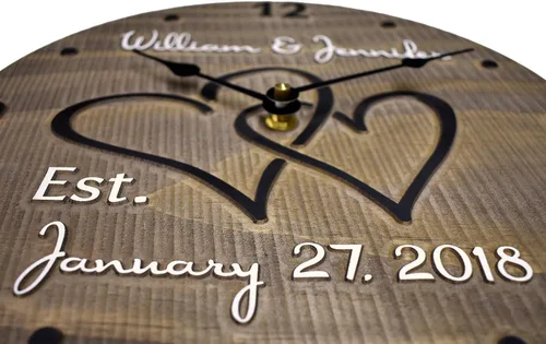 Vista 8 de Reloj de pared de madera personalizado de 11 pulgadas con corazones entrelazados para pareja, madera hecha a mano