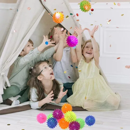 Vista 3 de Paquete de 12 pelotas LED con luz, antiestrés sensorial, esponjosas, puntiagudas, brillantes en la oscuridad, juguetes de pelotas puntiagudas