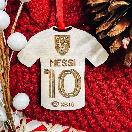 Vista 3 de Adorno de Navidad de fútbol de Miami, adorno de cabra, el mejor jugador de fútbol de todos los tiempos, adorno de Navidad de madera de abedul