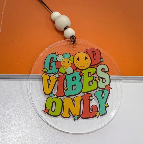 Vista 6 de Talataca Good Vibes Only - Adorno plano 2D para automóvil y cuentas de madera, retro vintage feliz cara sonriente con cuentas accesorios para espejo