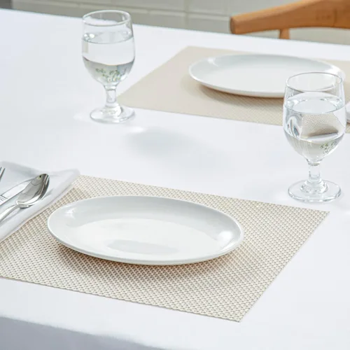 Vista 3 de Restaurantware Voga - Platos llanos de 10 x 7.1 pulgadas, 10 platos ovalados pequeños, resistentes a roturas, aptos para lavavajillas, platos