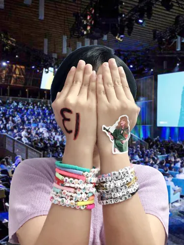 Vista 4 de XUDAKAIXIN Taylor Friendship Bracelets Lover Fearless Anti Hero Folklore Speak Now 1989 Reputation Friendship Evermore Debut TS Bracelets 12 Pcs