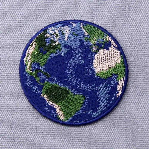 Vista 3 de Parche bordado con diseño de planeta Tierra azul para coser