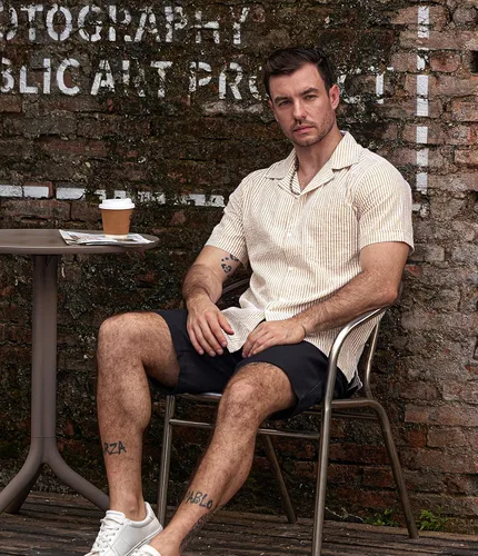 Vista 3 de VATPAVE Camisa de verano a rayas para hombre, casual, con botones, de manga corta, camisas de playa de algodón para hombres