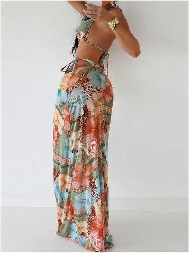 Vista 2 de WDIRARA Conjunto de bikini para mujer de 3 piezas, estampado floral halter con anillos, leopardo, traje de baño con falda de playa Varios