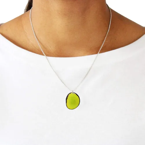 Vista 2 de Chip Tagua Pendant Lime Green Handmade Fair Trade