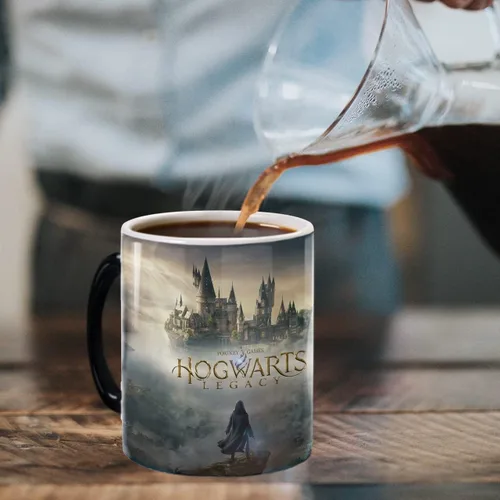 Vista 7 de Morphing Mugs Hogwarts Legacy Obra de arte oficial – Mundo mágico de Harry Potter – Una taza de cerámica que cambia de color de 11 oz – Imagen