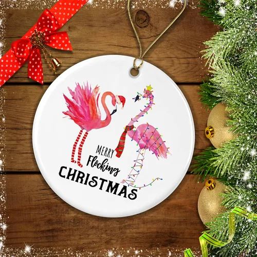 Vista 2 de OystersPearl Adorno navideño de Merry Flocado, divertido adorno navideño de porcelana de flamenco, adorno de flamenco, envuelto con adorno LED