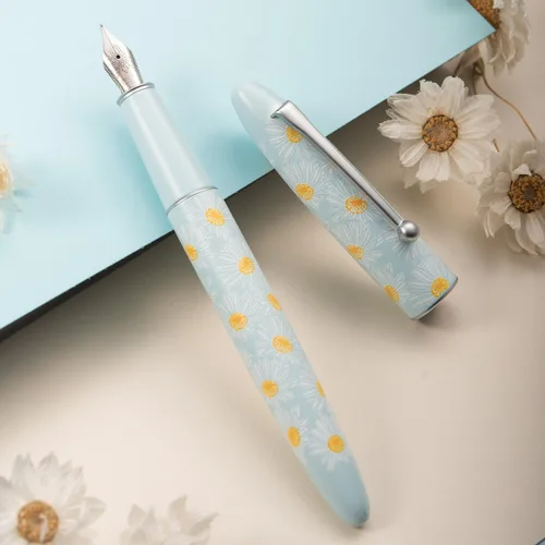 Vista 3 de HONG DIAN C3 Pluma Estilográfica, Plumín de Iridio Extra Fino Suave con Tallado de Nudo Chino, Diseño de Pintura Azul Claro y Margarita Pequeña