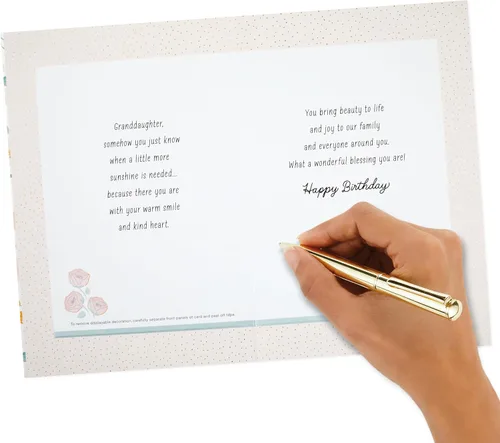 Vista 7 de Tarjeta de cumpleaños de Hallmark para nieta (con adorno de corazón removible)