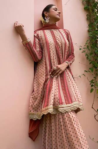 Vista 4 de Janasya Conjunto Kurta Embellecido con estampado floral digital rosa Georgette para mujer