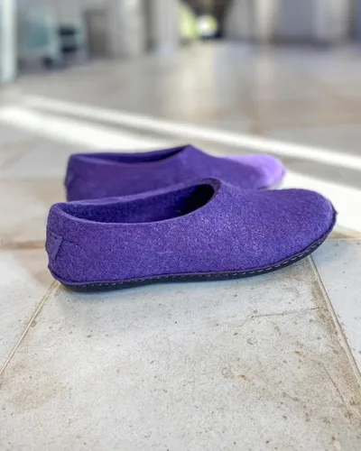 Vista 2 de Women's Handmade Felted Wool Home Shoes with Leather or Rubber Soles