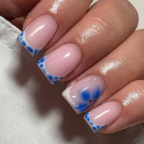 Vista 9 de Uñas postizas a presión con punta francesa, uñas postizas cuadradas cortas con diseños de cuentas de flores 3D, uñas blancas a presión, uñas Blanco