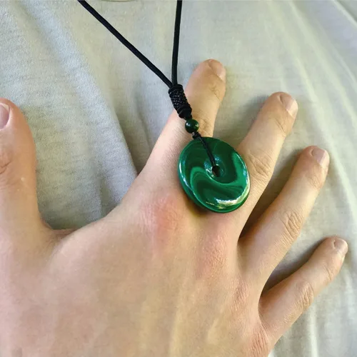 Vista 4 de Collar de malaquita colgante de cristal verde Joyería espiritual Reiki para hombres y mujeres, Cristal, No es una piedra preciosa