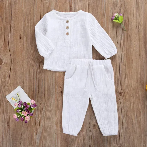 Vista 2 de Conjunto de ropa de algodón y lino de manga larga con botones y pantalones con cordón para bebé