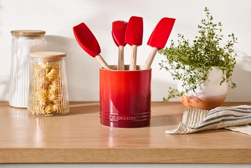 Vista 6 de Le Creuset Stoneware Signature Recipiente para Utensilios de Pared Recta, 1 cuarto de galón, Artichaut
